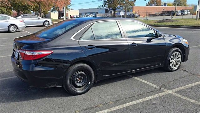 Used 2017 Toyota Camry LE image 9