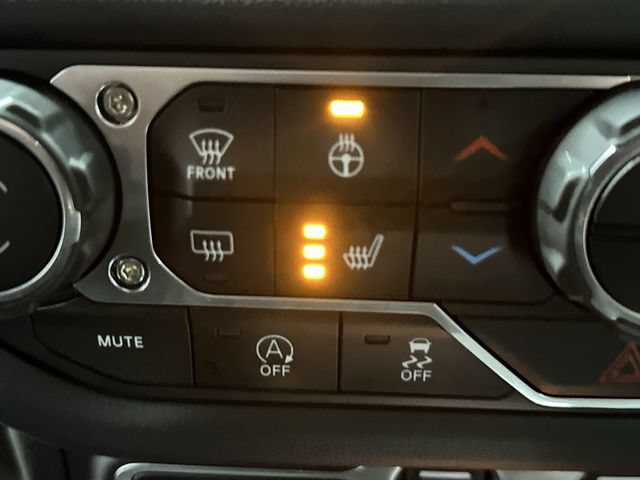 Used 2025 Jeep Wrangler Unlimited Sahara AWD/4WD image 34