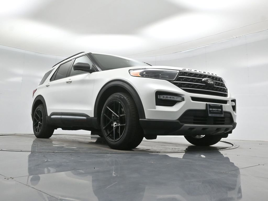 Certified 2020 Ford Explorer XLT w/ Equipment Group 202A image 5