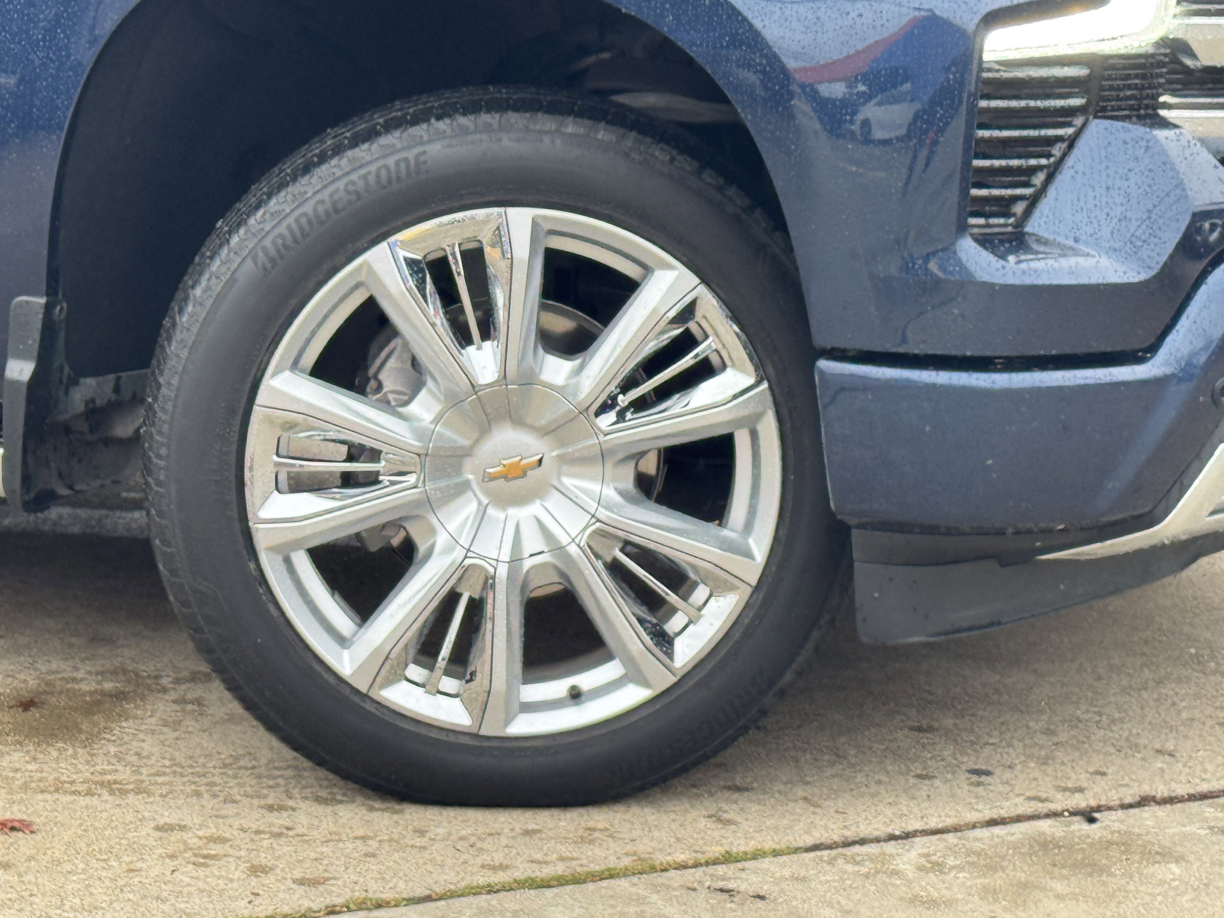 Used 2023 Chevrolet Silverado 1500 High Country w/ High Country Premium Package image 9