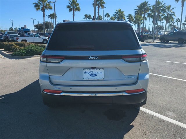 Used 2025 Jeep Grand Cherokee Laredo X image 4