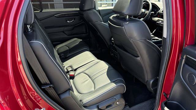 Used 2025 Honda Pilot Elite image 26