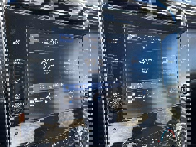 Used 2023 Hyundai Santa Cruz SE image 23