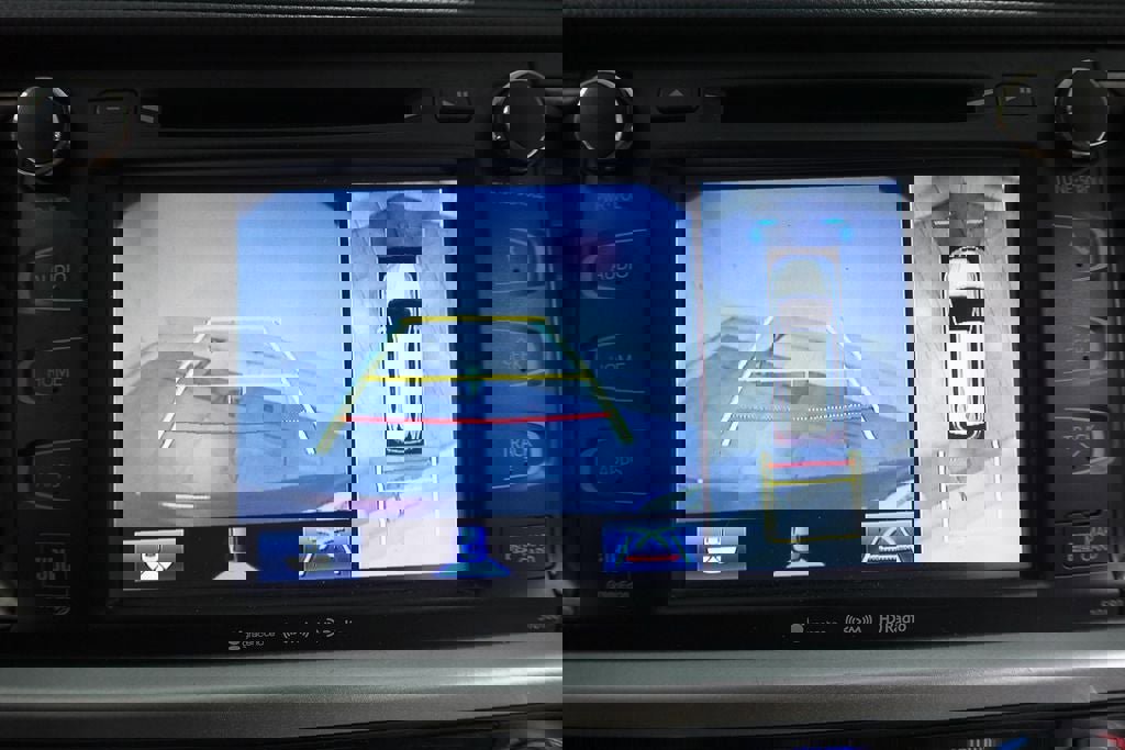 Used 2018 Toyota Highlander Limited Platinum w/ Carpet Mat Package (TMS) image 19