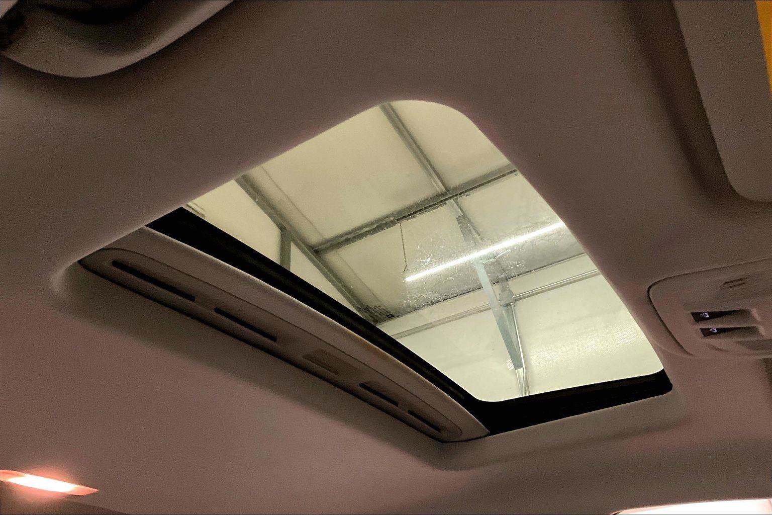 Used 2019 Chevrolet Cruze Premier w/ Sun And Sound Package image 21