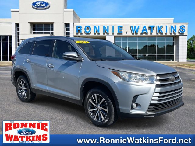 Used 2019 Toyota Highlander SE