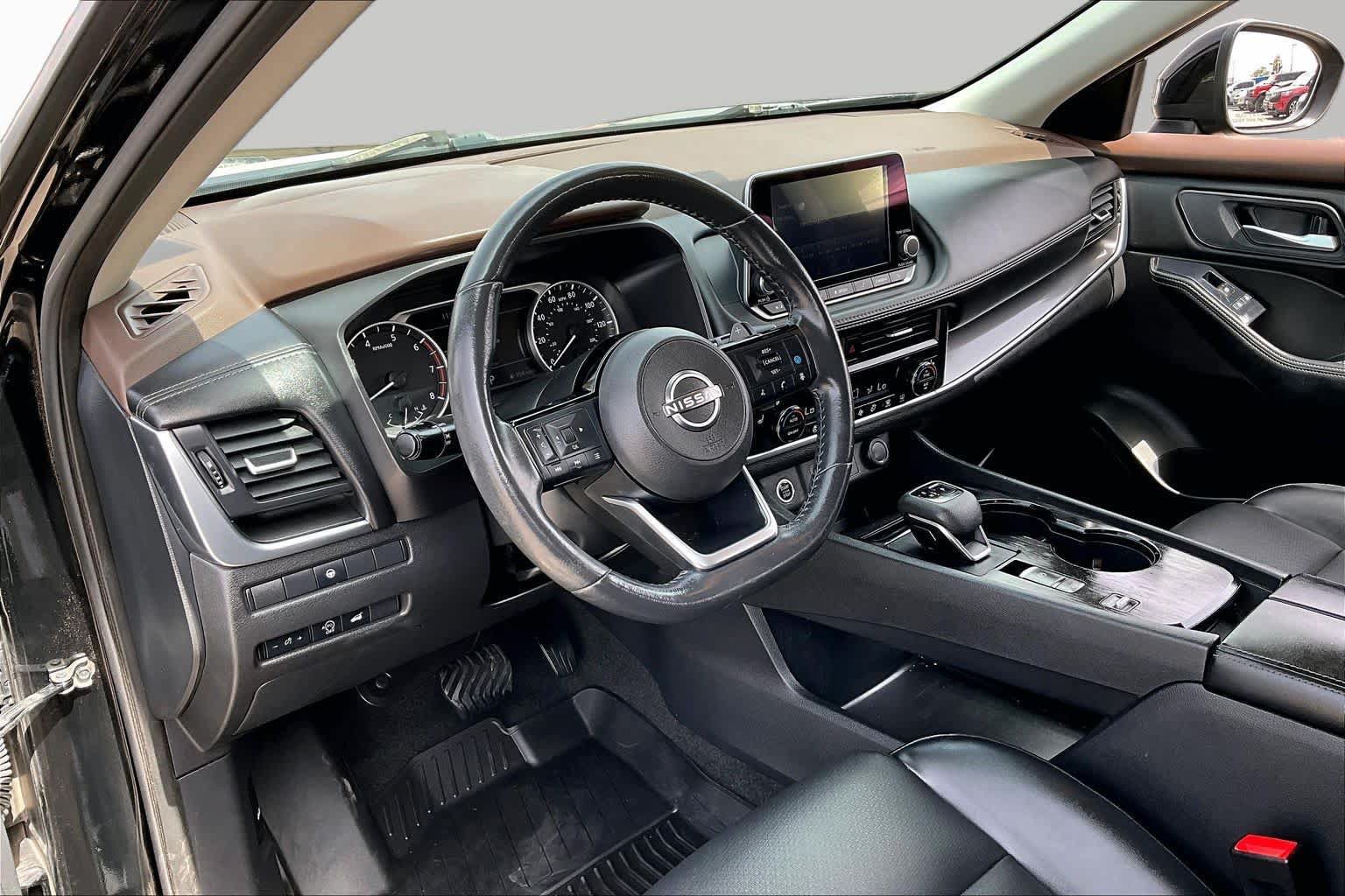 Used 2023 Nissan Rogue SV w/ SV Premium B Package FWD image 17