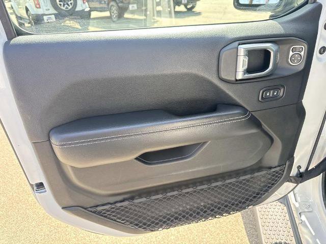 Used 2018 Jeep Wrangler Unlimited Sahara AWD/4WD image 19