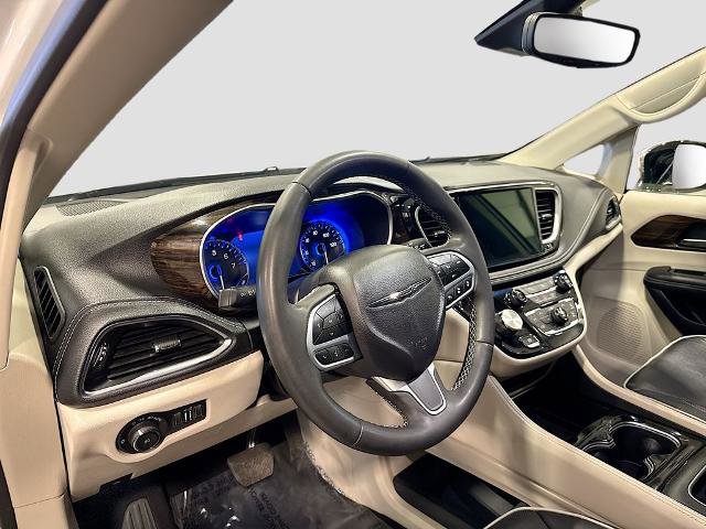 Used 2023 Chrysler Pacifica Limited FWD image 9