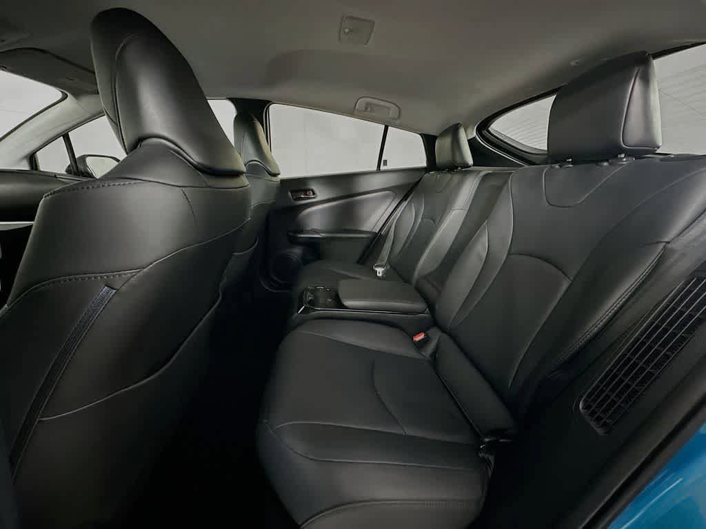 Used 2018 Toyota Prius Prime Advanced w/ Carpet Mat Package FWD image 13