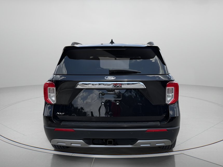 Certified 2022 Ford Explorer XLT w/ Equipment Group 202A RWD image 4
