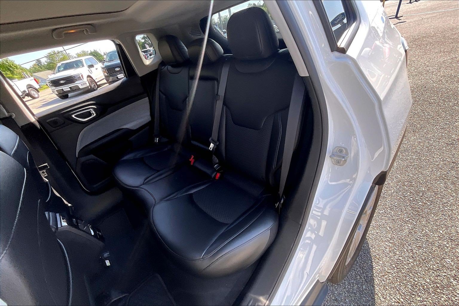 Used 2022 Jeep Compass Latitude w/ Sun and Sound Group FWD image 25