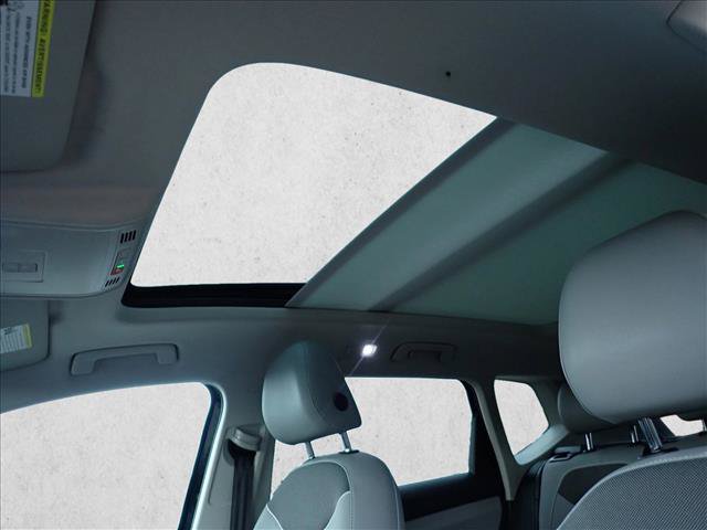 Used 2023 Volkswagen Taos SE w/ Panoramic Sunroof Package AWD/4WD image 15
