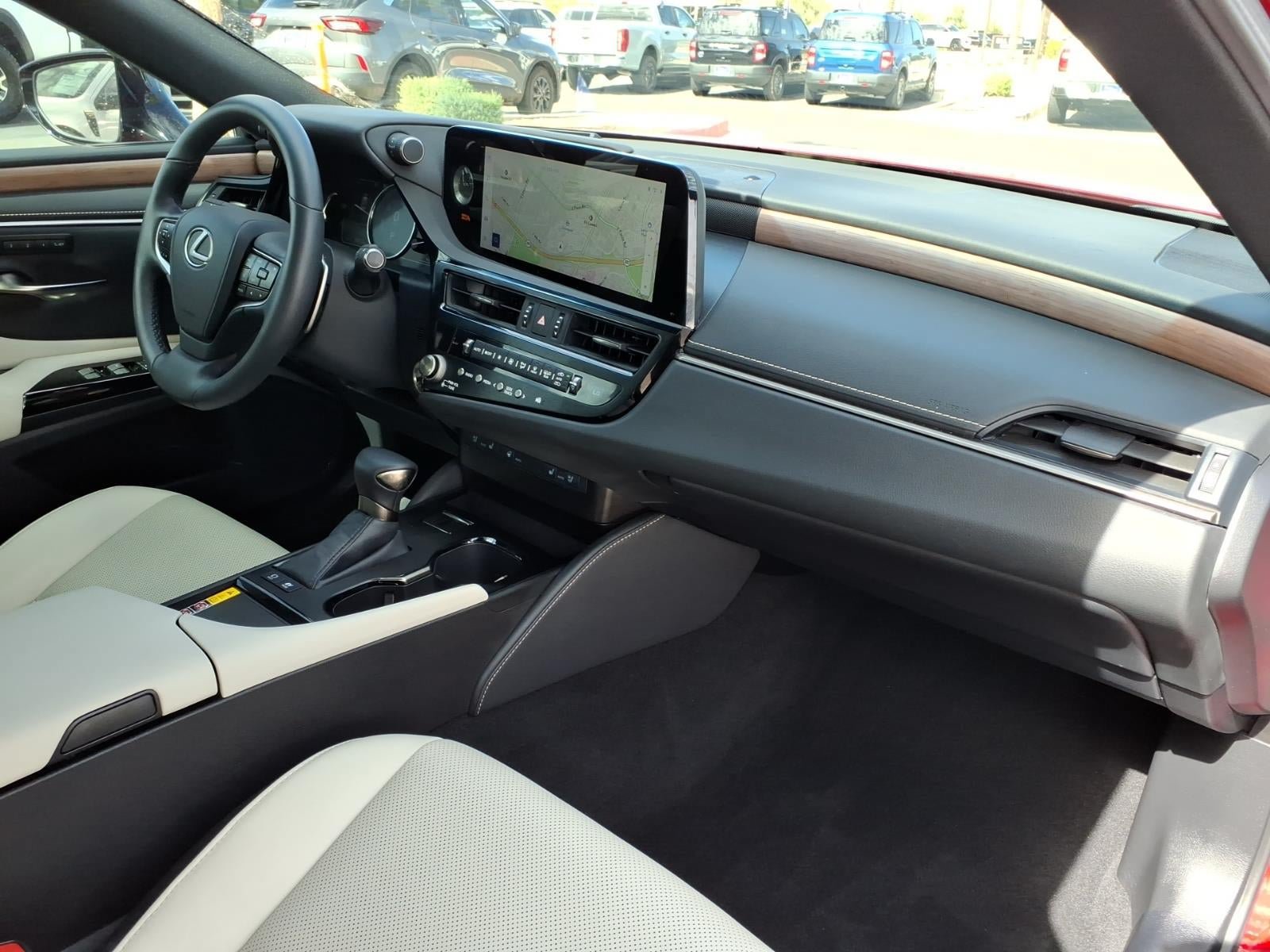 Used 2025 Lexus ES 300h w/ Premium Package FWD image 10