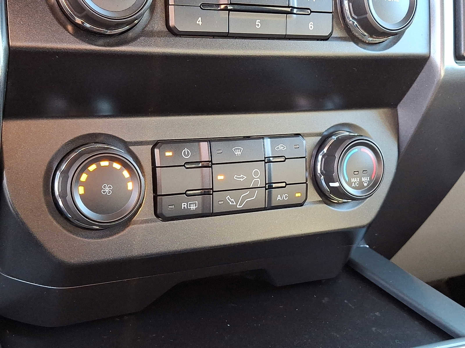 Certified 2022 Ford F450 XLT w/ XLT Value Package image 15