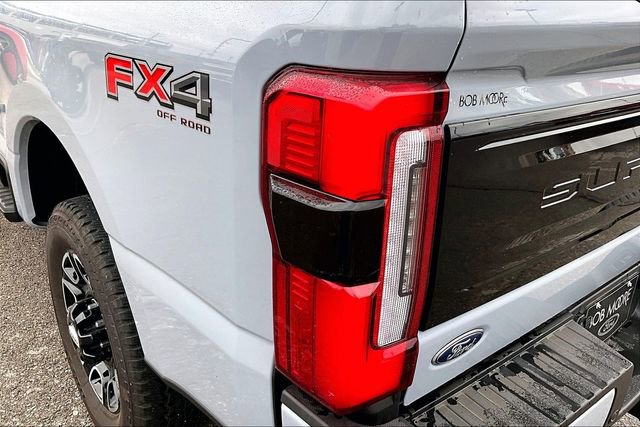 Certified 2025 Ford F250 Platinum w/ FX4 Off-Road Package image 32