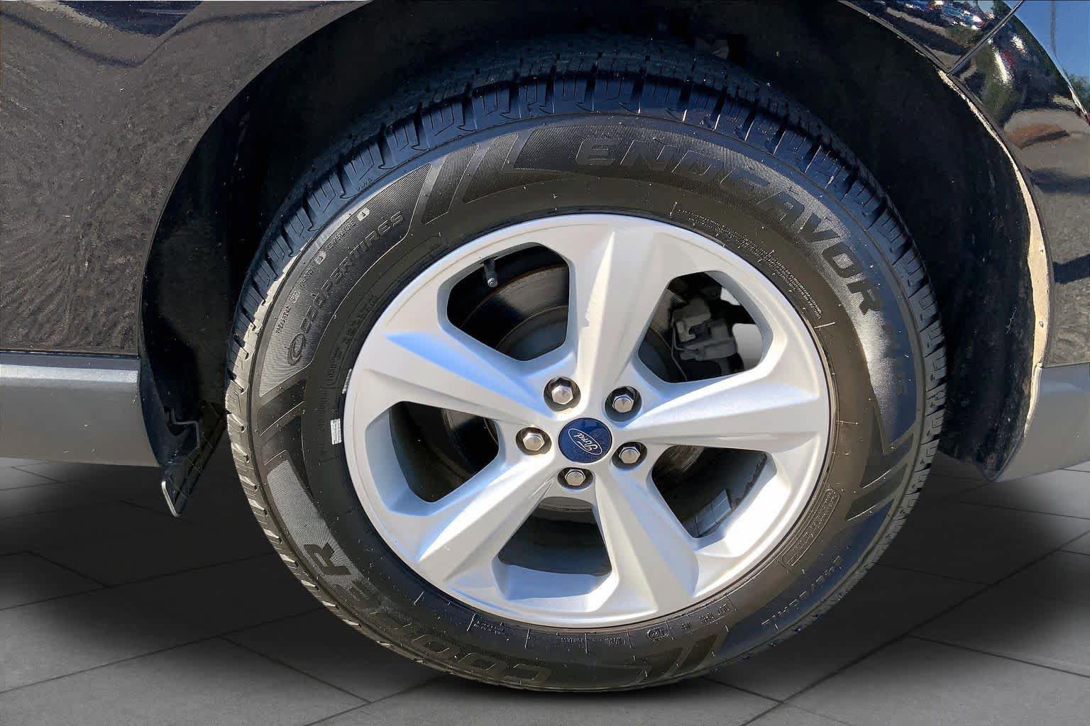 Certified 2019 Ford Edge SE FWD image 11