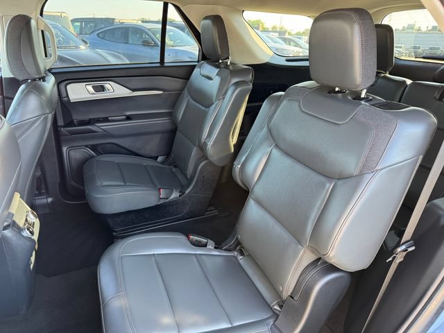 Certified 2025 Ford Explorer Active w/ Active Comfort Package AWD/4WD image 7