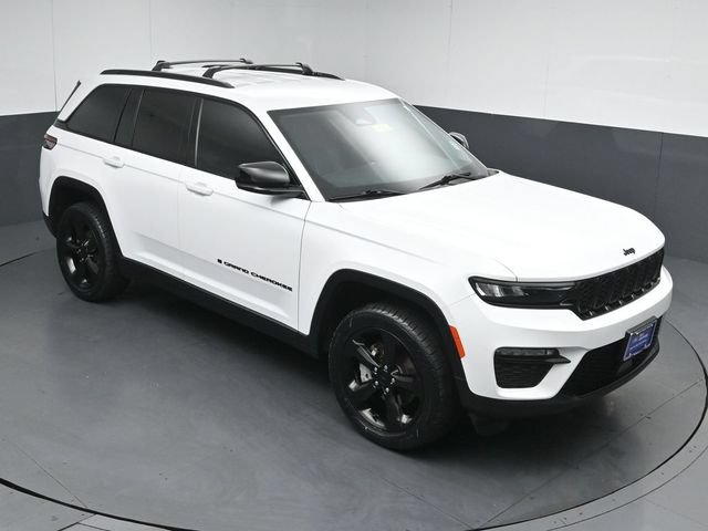 Used 2023 Jeep Grand Cherokee Limited w/ Black Appearance Package AWD/4WD image 44