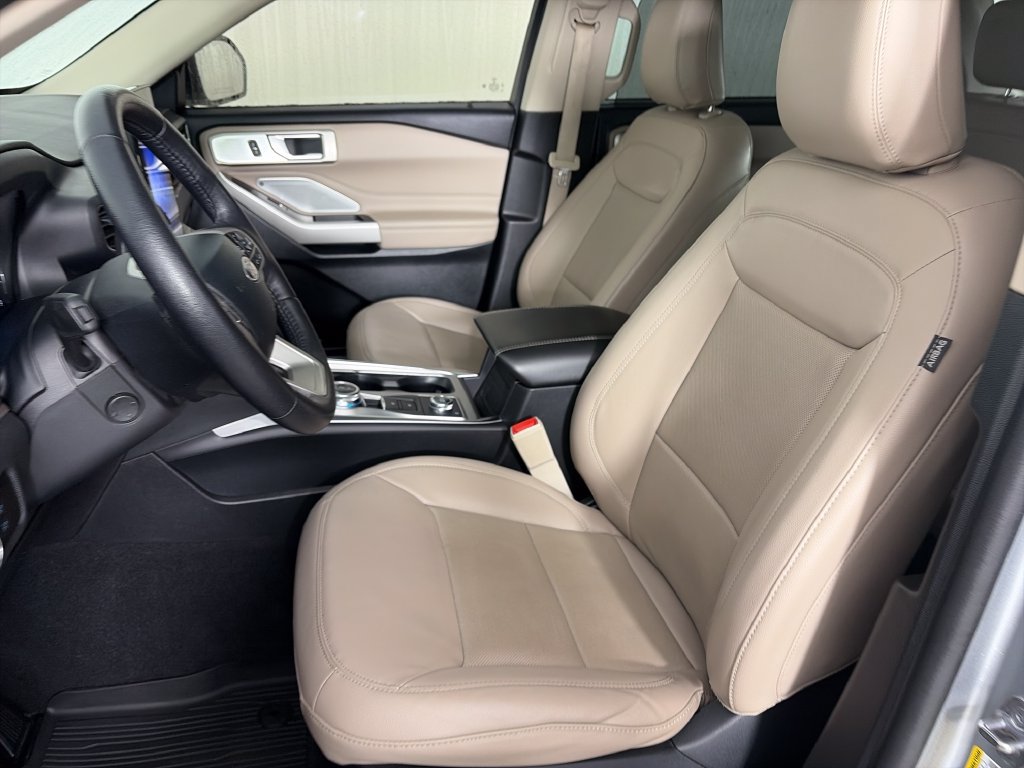 Certified 2023 Ford Explorer Limited w/ Limited Technology Package AWD/4WD image 11