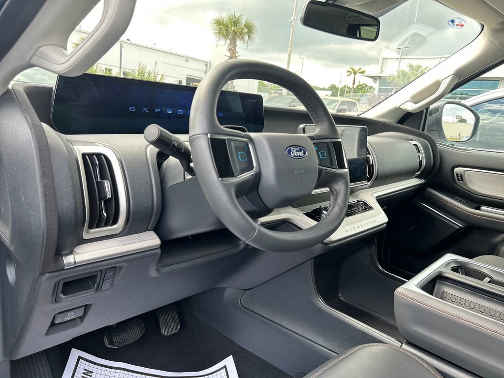 Certified 2025 Ford Expedition Active image 10