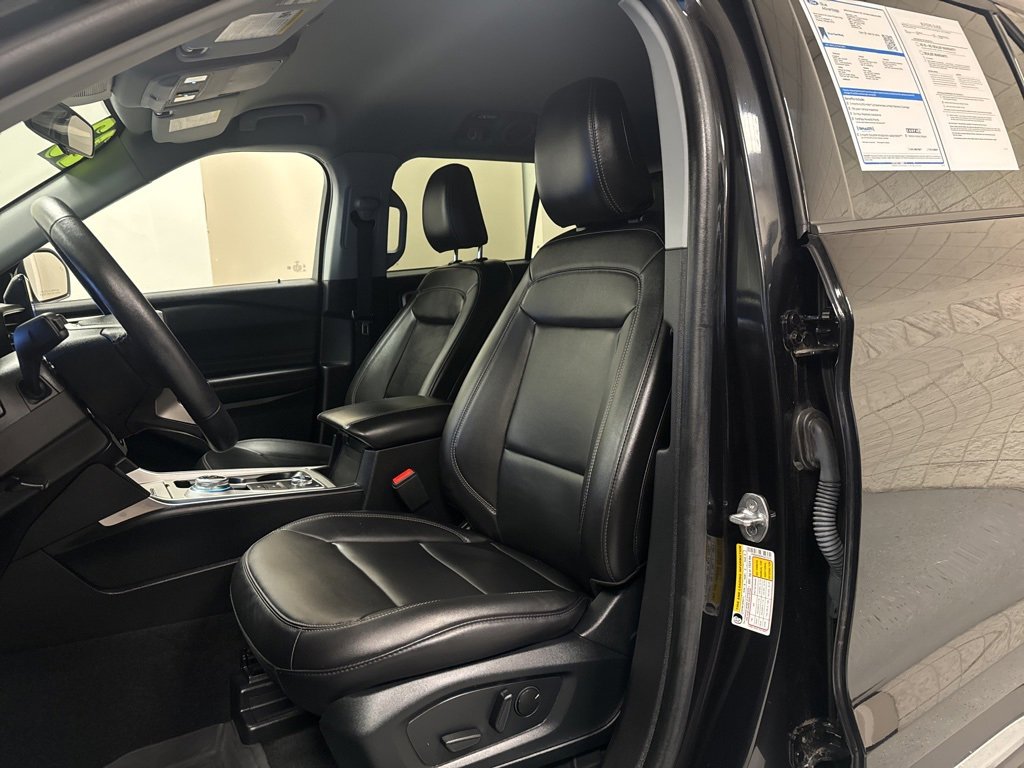 Certified 2023 Ford Explorer XLT w/ Equipment Group 202A image 3