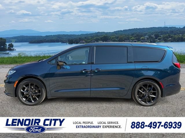 Used 2025 Chrysler Pacifica Limited FWD image 6