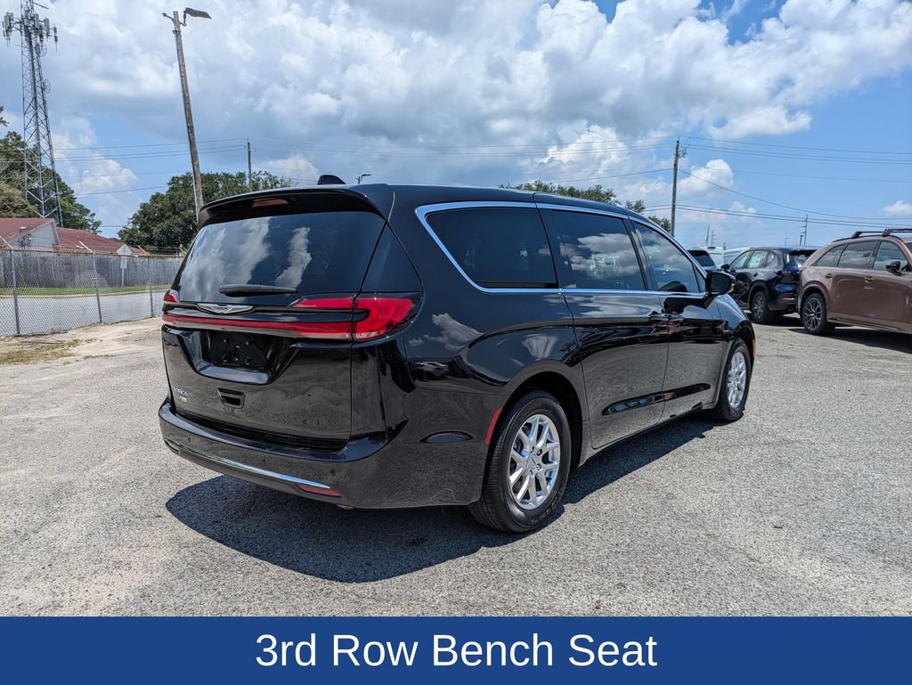 Used 2025 Chrysler Pacifica Select FWD video 4