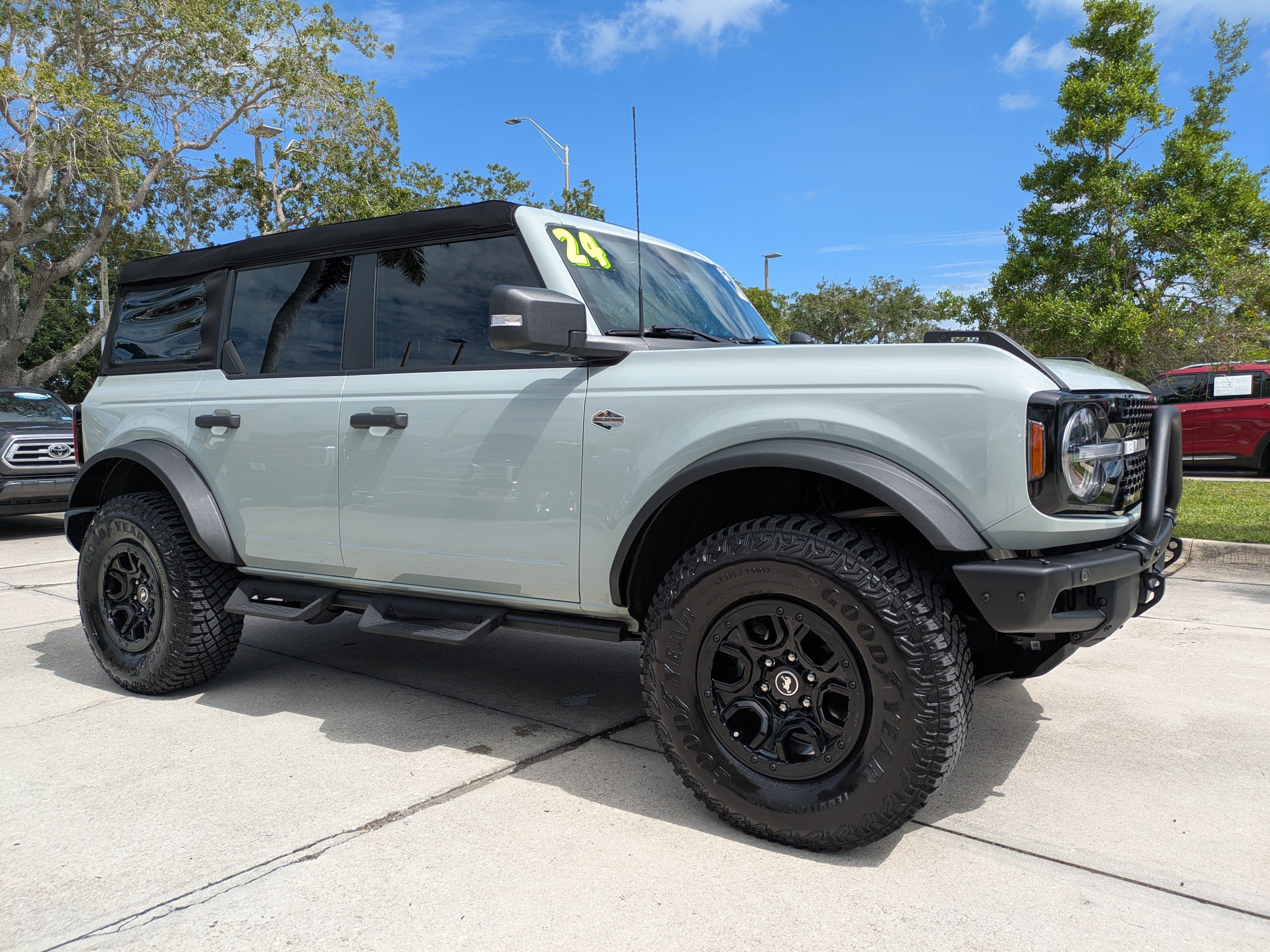 Certified 2024 Ford Bronco Wildtrak AWD/4WD image 2