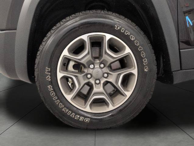 Used 2021 Jeep Cherokee Trailhawk AWD/4WD image 4
