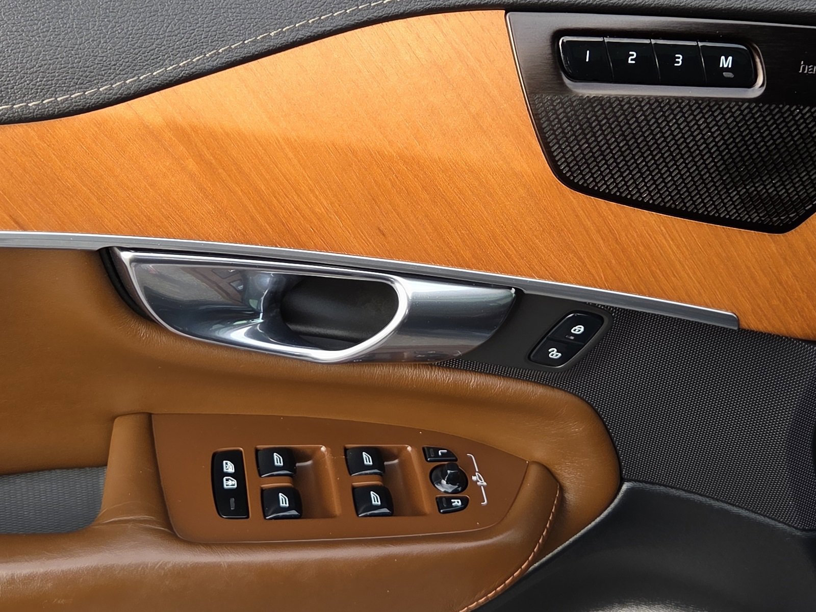 Used 2019 Volvo XC90 T6 Inscription w/ Protection Package Premier image 14