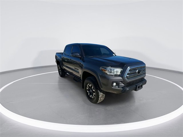 Used 2017 Toyota Tacoma TRD Off-Road image 2