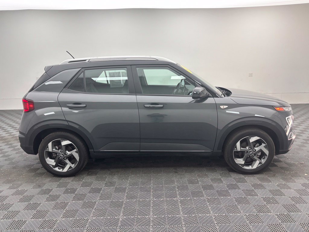 Used 2024 Hyundai Venue Limited FWD image 7