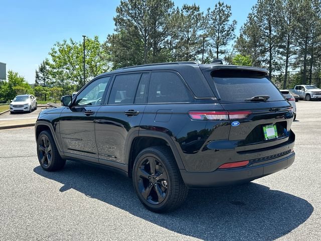 Used 2023 Jeep Grand Cherokee Altitude AWD/4WD image 3