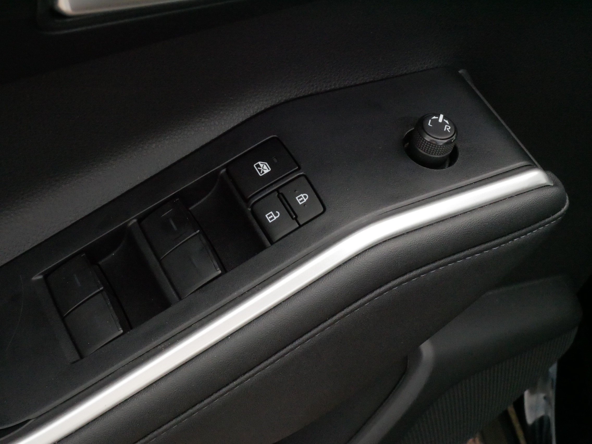 Used 2023 Toyota Highlander XLE AWD/4WD image 19
