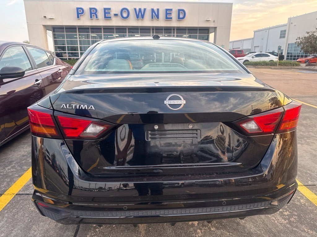 Used 2025 Nissan Altima 2.5 SV FWD image 4