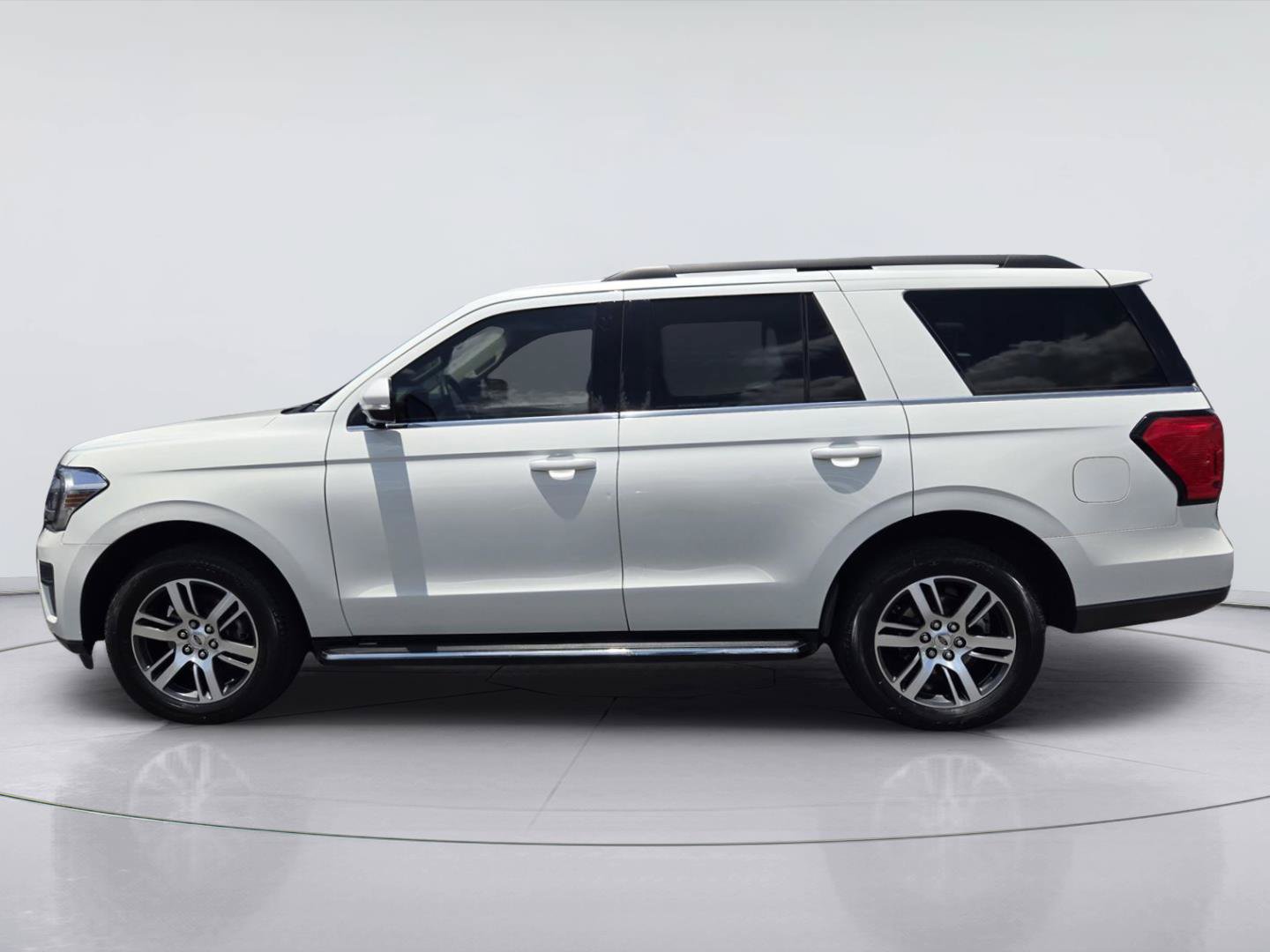 Certified 2023 Ford Expedition XLT RWD image 5