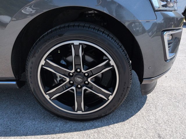 Certified 2020 Ford Expedition Limited w/ Special Edition Package AWD/4WD image 12