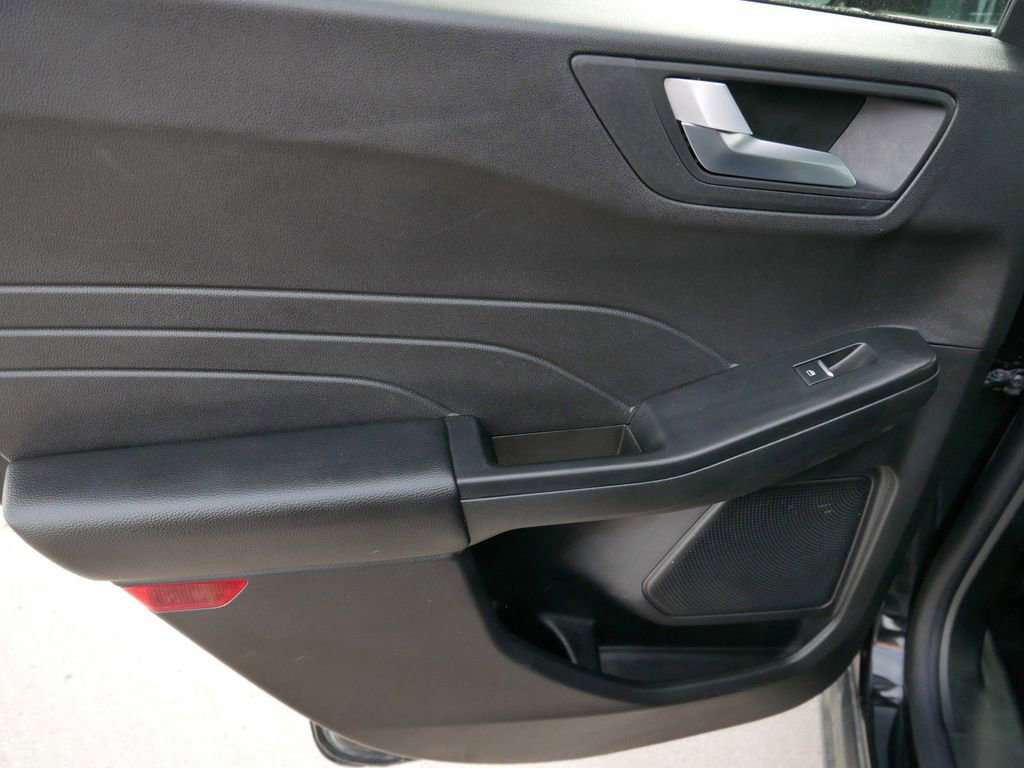 Certified 2025 Ford Escape Platinum AWD/4WD image 13