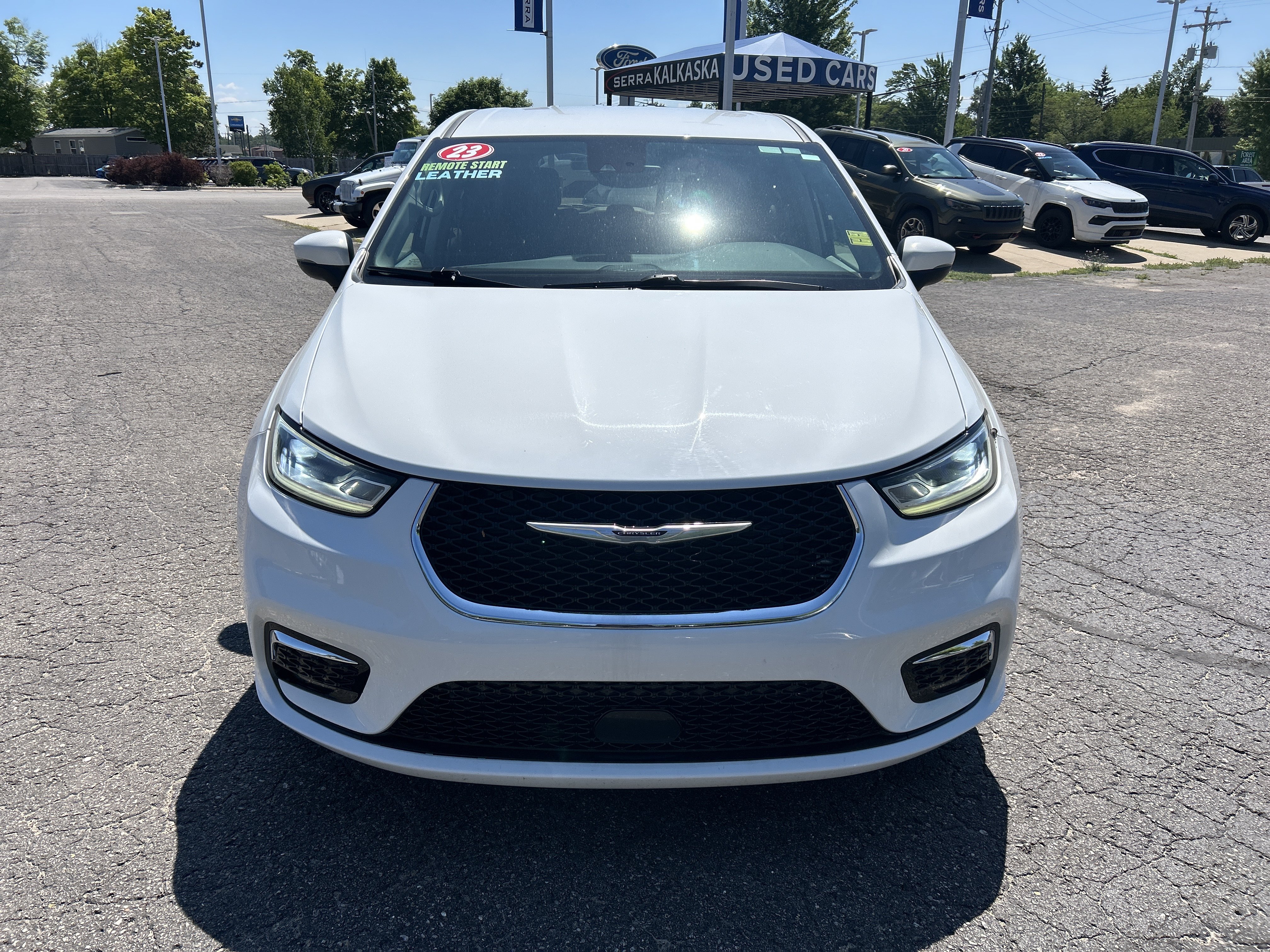 Used 2023 Chrysler Pacifica Touring-L FWD image 9