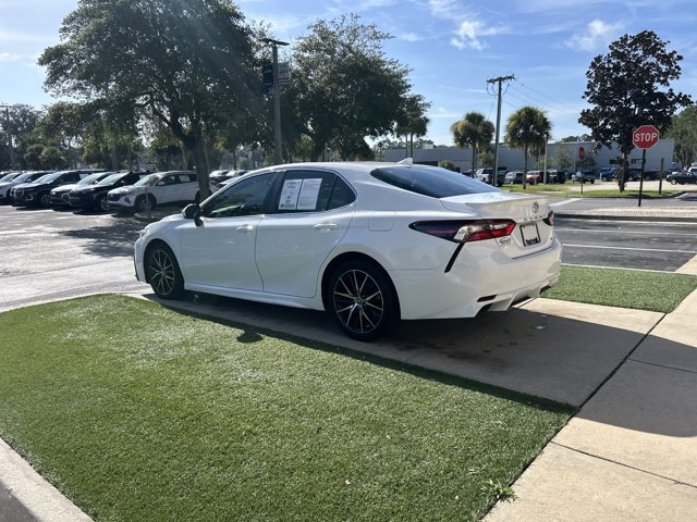 Used 2021 Toyota Camry SE w/ Convenience Package FWD image 8