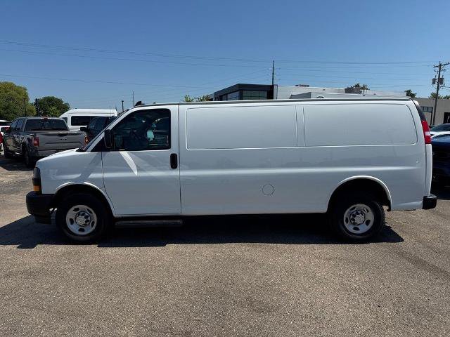 Used 2022 Chevrolet Express 3500 Extended w/ Driver Convenience Package RWD image 3