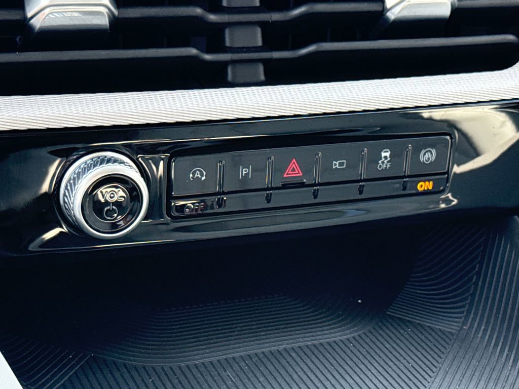 Certified 2025 Ford Explorer Active w/ Active Comfort Package image 22