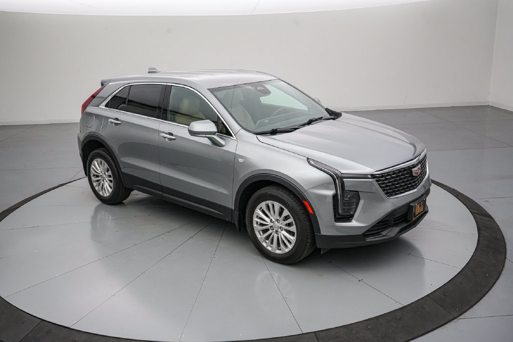Used 2024 Cadillac XT4 Luxury w/ LPO, Floor Liner Package AWD/4WD image 2