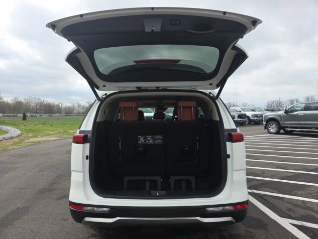 Used 2024 Kia Carnival SX Prestige image 12