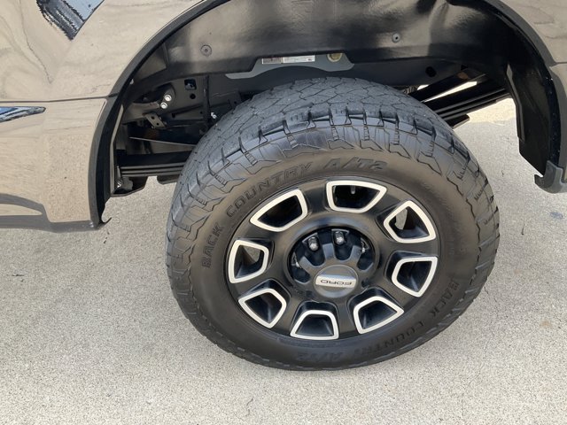 Certified 2024 Ford F350 Platinum w/ FX4 Off-Road Package AWD/4WD image 16