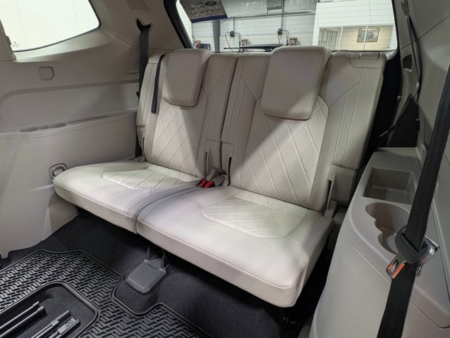 Used 2024 Volkswagen Atlas SEL Premium R-Line AWD/4WD image 17