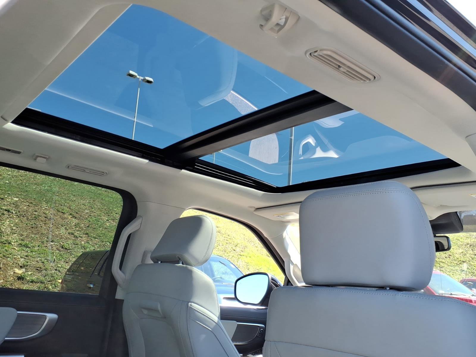 Certified 2025 Ford Expedition Platinum image 10