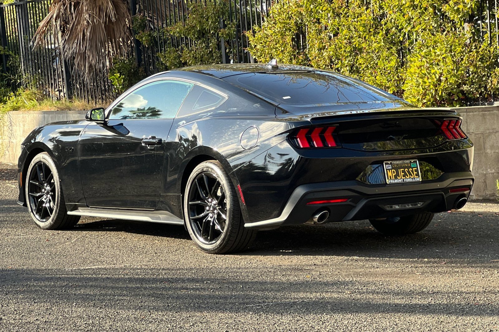 Certified 2025 Ford Mustang Coupe RWD image 5