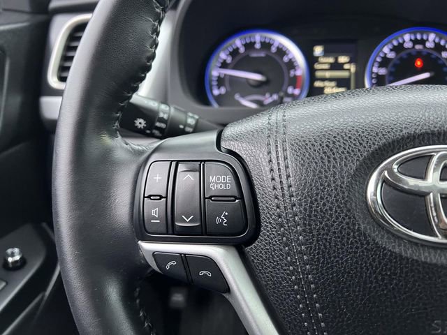 Used 2018 Toyota Highlander SE image 17